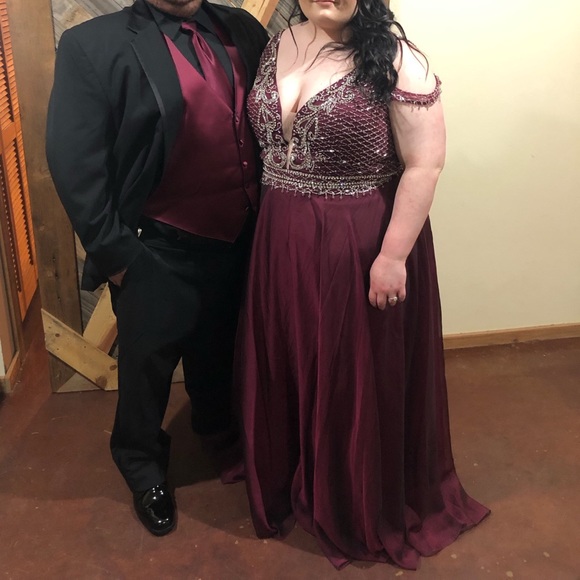 Rachel Allan plus size prom dress - Picture 2 of 3